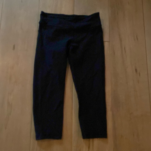 Girls black Ivivva capris - Picture 1 of 3